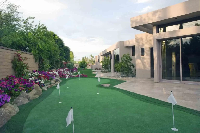 Outdoor Putting Greens |Installation by Turf Green Pro
